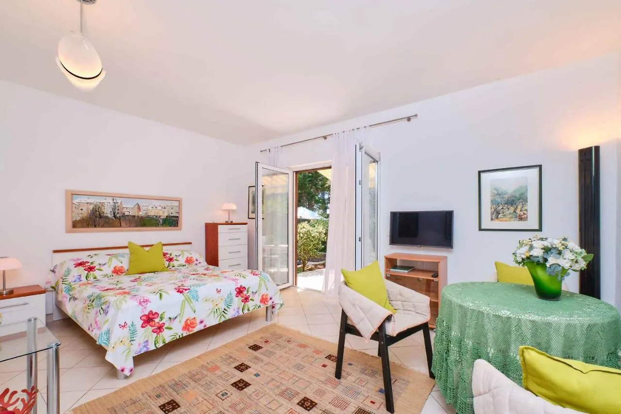 Apartments In Mali Losinj 14834 クロアチア